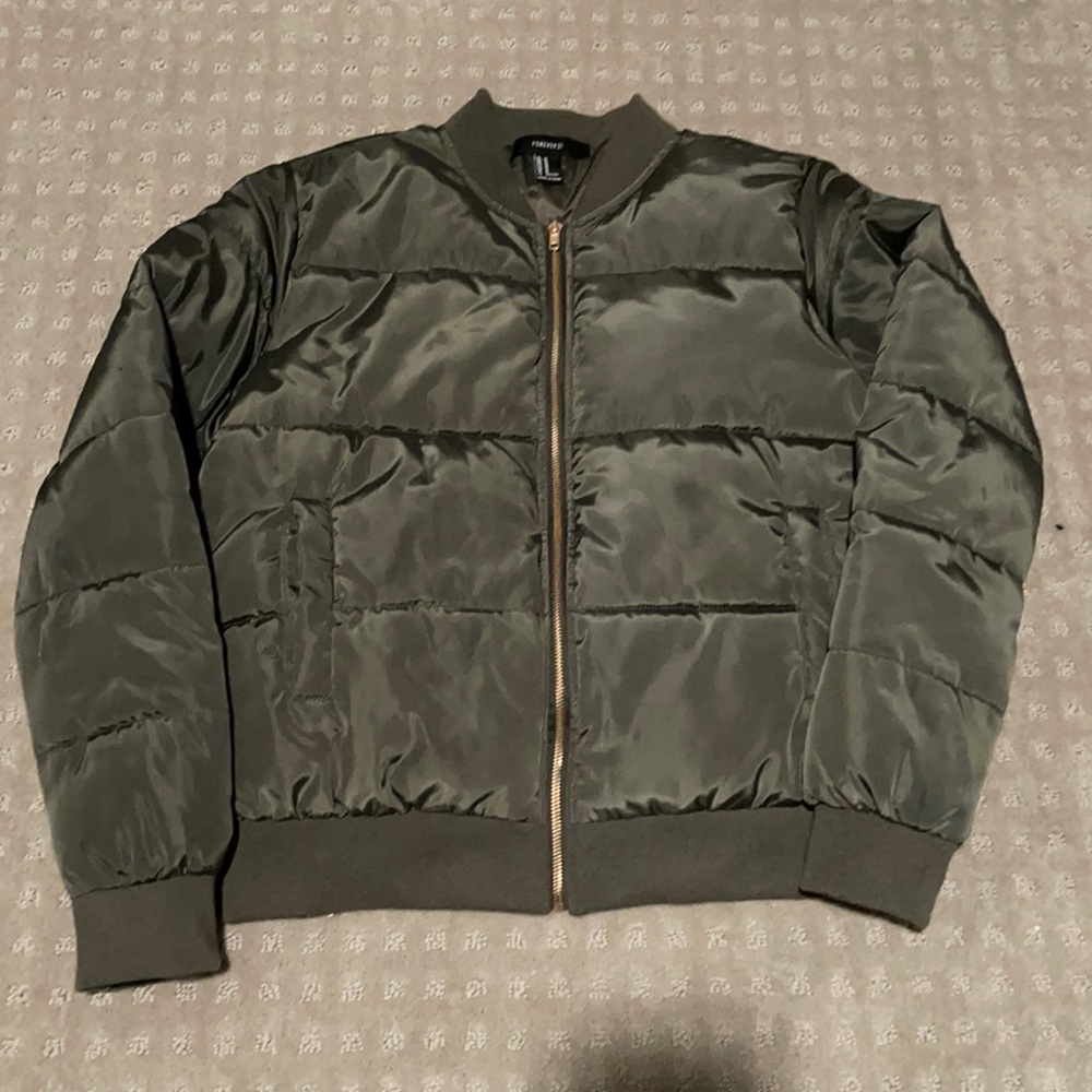 Women’s Forever 21 Olive Green puffer jacket Med